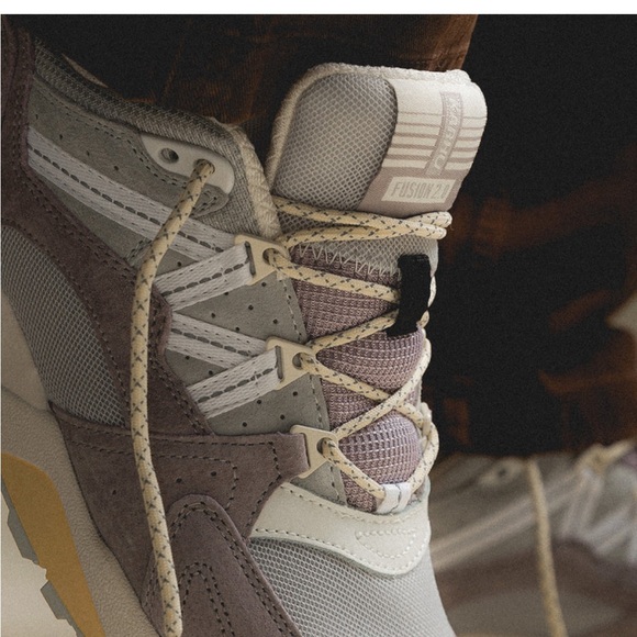 Women’s Karu runners size 9. Worn a few times, a bit big for me. - Picture 2 of 6